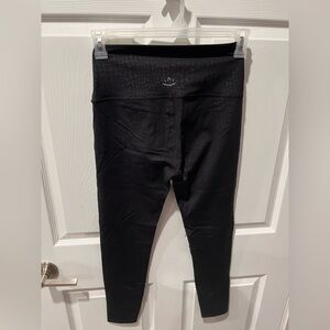 🙌Beyond Yoga Midnight Black Textured Leggings